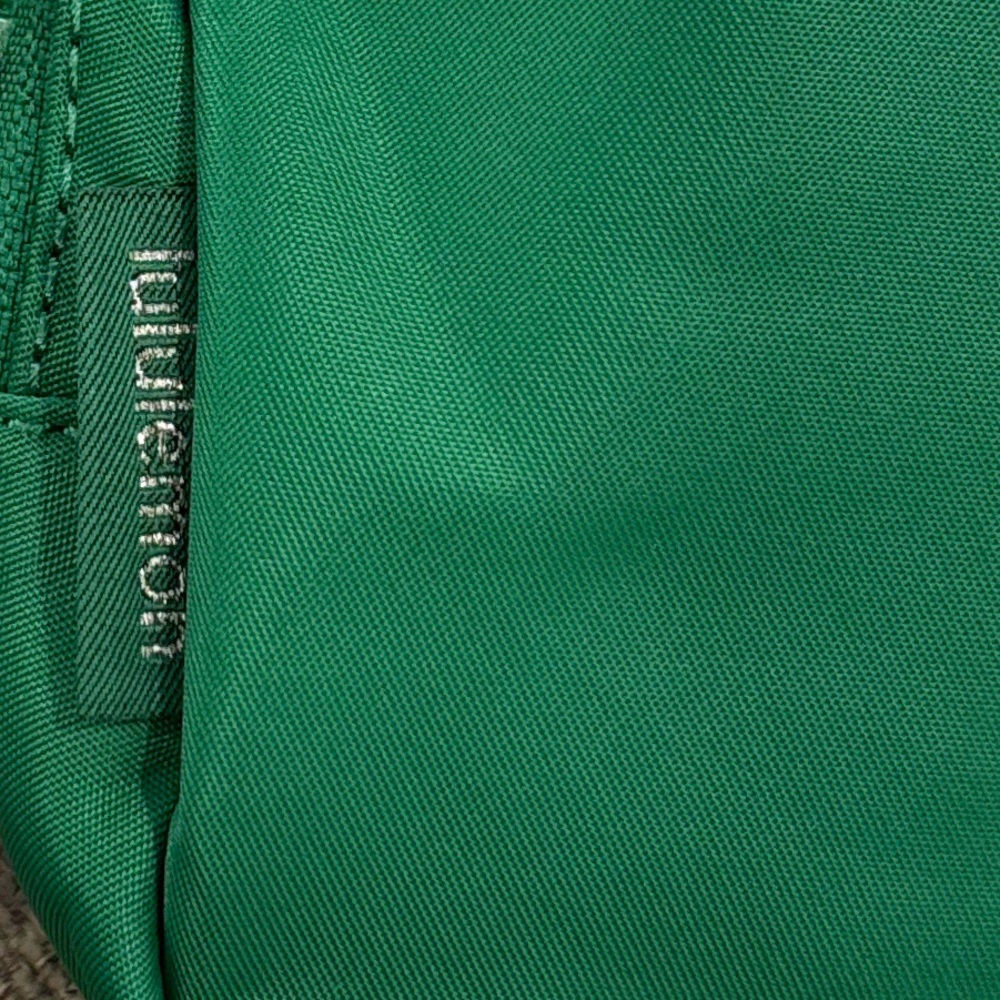 NWT Lululemon Everywhere Belt Bag In Raceway Green - Picture 4 of 9